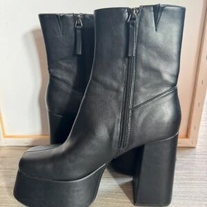 Bershka Chunky Black Heeled Boots